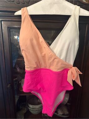 SHEIN Colorblock One-Piece Swimsuit in Peach, White & Hot Pink